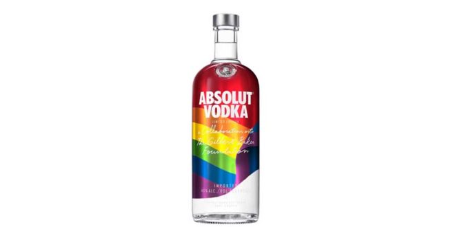 Absolut reforça seu apoio a causa LGBTQIA+ e lança nova versão da icônica garrafa Rainbow com parte da venda revertida para Casa1