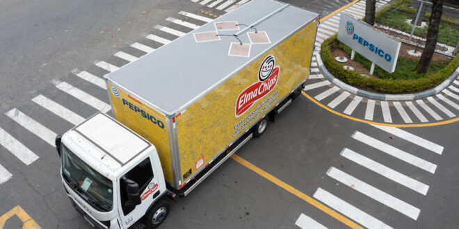 PepsiCo inova com placas solares e baú feito com materiais reciclados em sua frota de caminhões
